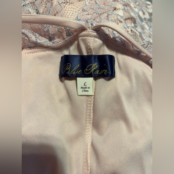 Beautiful Lace Short Dress - Picture 9 of 13